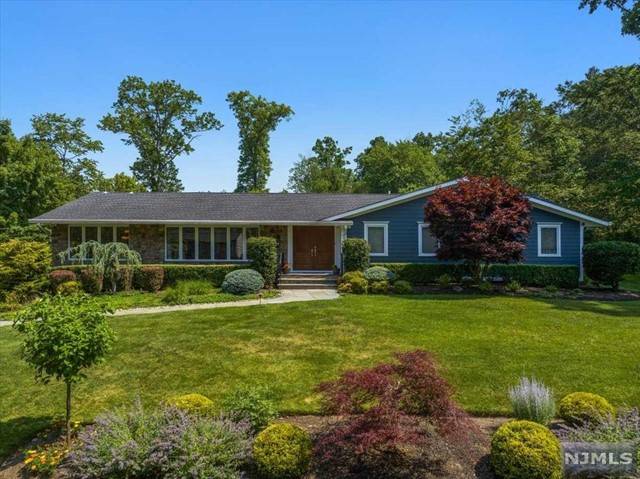 Upper Saddle River, NJ 07458,85 Oak Drive