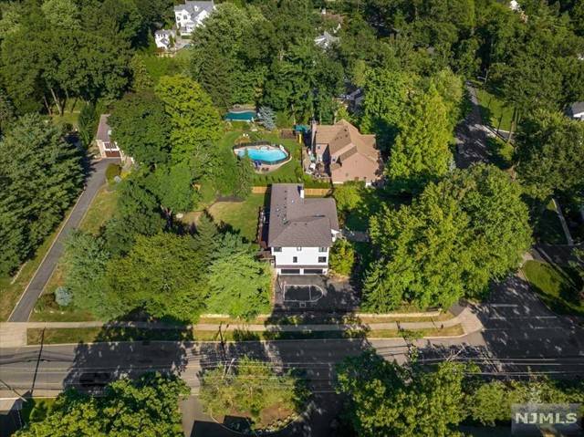 Tenafly, NJ 07670,3 Forest Road