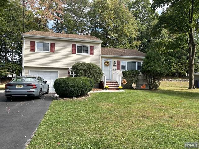 Montvale, NJ 07645,7 Murray Road