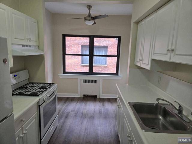 Palisades Park, NJ 07650,65 Henry Avenue #C