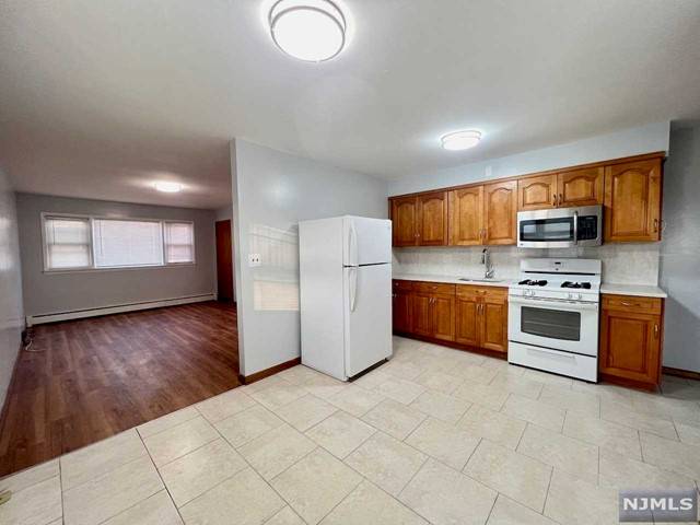 East Newark, NJ 07029,14 Searing Avenue #2