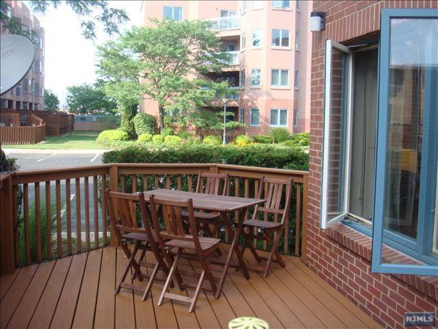 Edgewater, NJ 07020,304 Rutledge Court #304