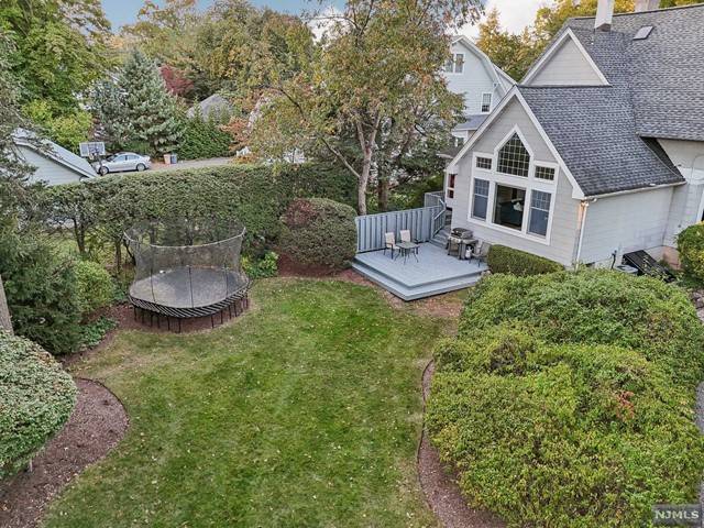 Ridgewood, NJ 07450,366 Evergreen Place