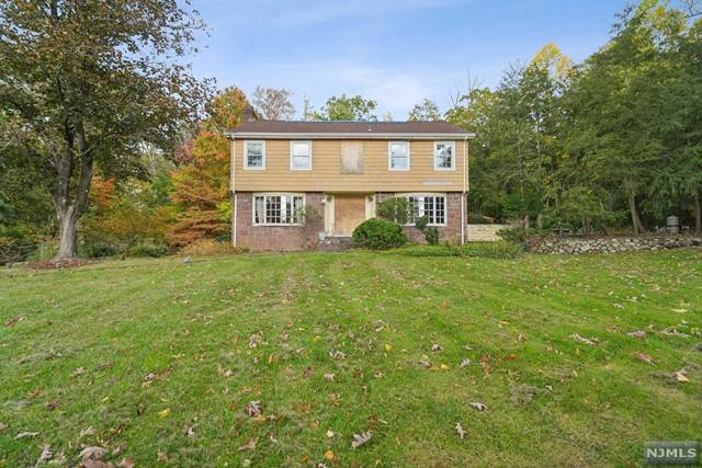 Saddle River, NJ 07458,10 Fox Hedge Road