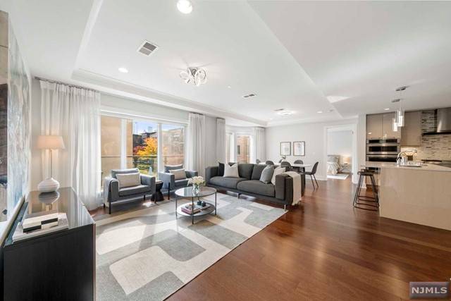 Weehawken, NJ 07086,100 Eton Row #304