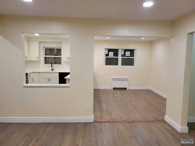 Palisades Park, NJ 07650,136 Columbus Avenue #2