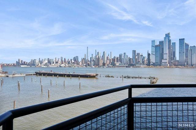 Weehawken, NJ 07086,600 Harbor Boulevard #949