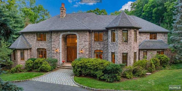 Saddle River, NJ 07458,4 Pine Tree Drive