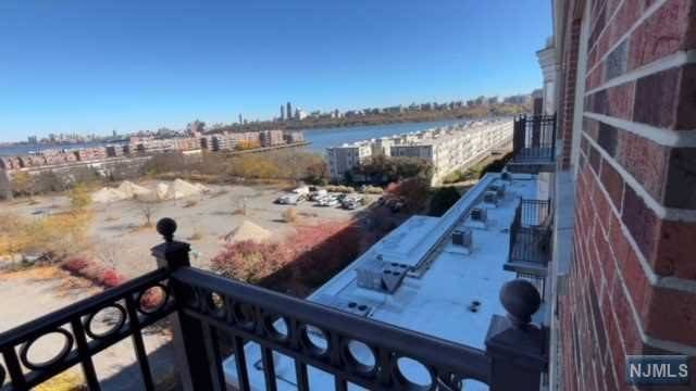 Edgewater, NJ 07020,3502 City Place #3502