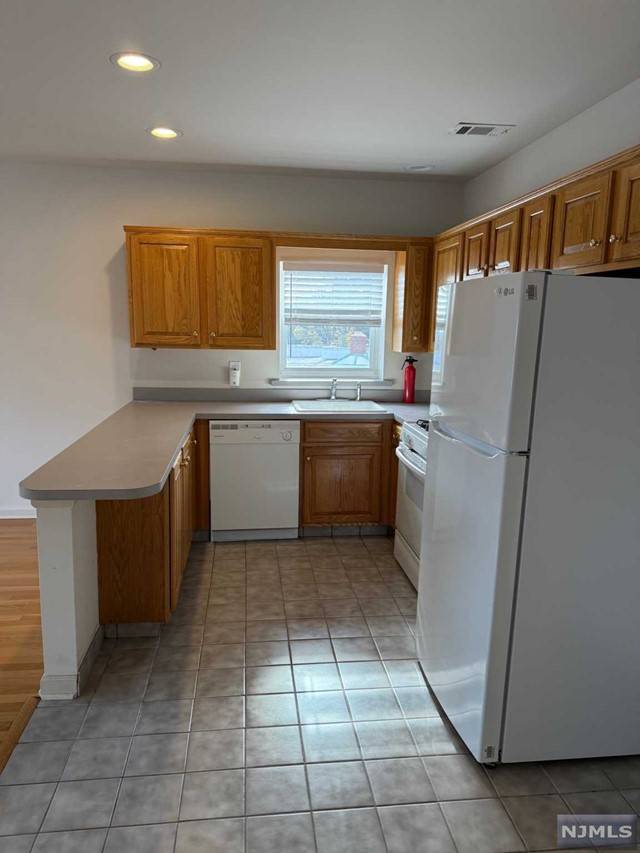 Carlstadt, NJ 07072,308 Hackensack Street #2