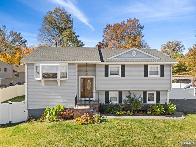 Clifton, NJ 07013,83 Larkspur Lane