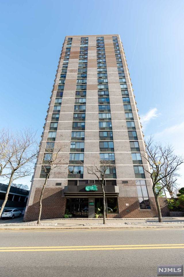 Cliffside Park, NJ 07010,770 Anderson Avenue #22G