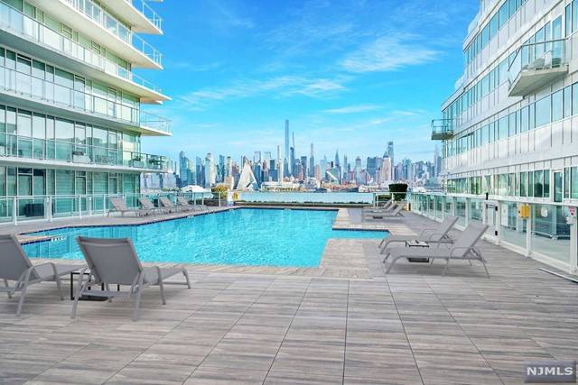 Weehawken, NJ 07086,800 Avenue Port Imp  #318