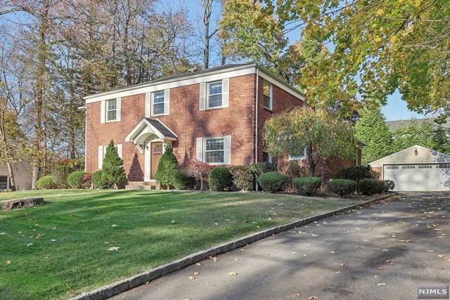 Tenafly, NJ 07670,29 Woodland Park Drive