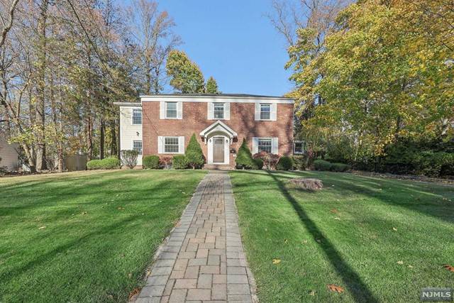 Tenafly, NJ 07670,29 Woodland Park Drive