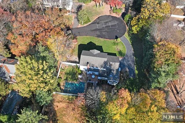 Wyckoff, NJ 07481,517 Suzanette Place