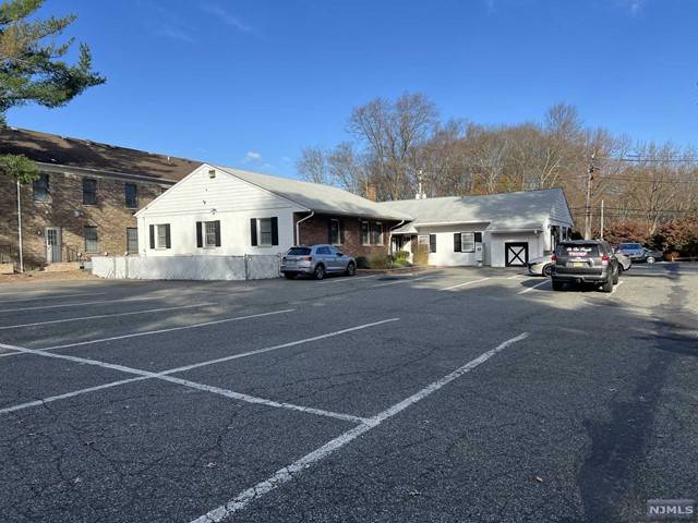 Wyckoff, NJ 07481,393 Crescent Avenue