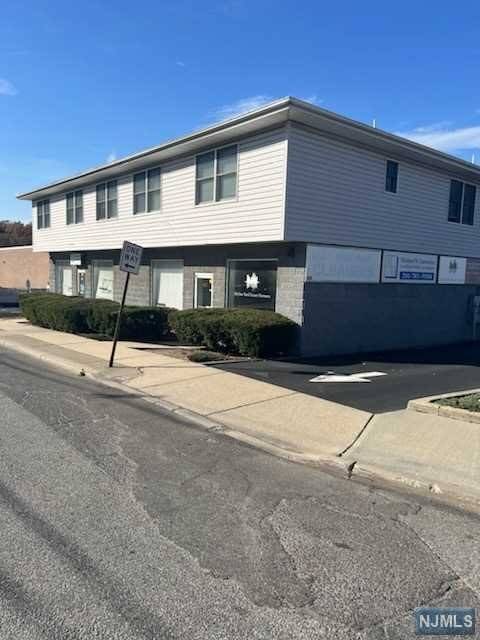 Saddle Brook, NJ 07663,527 North Midland Avenue #1