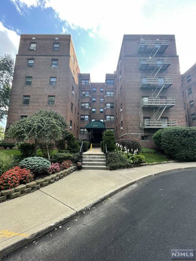 Fort Lee, NJ 07024,2329 Hudson Street #C 9