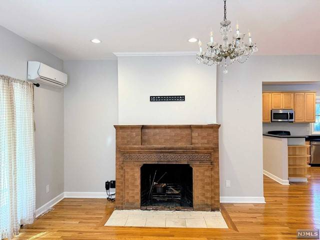 Edgewater, NJ 07020,59 Myrtle Avenue #1