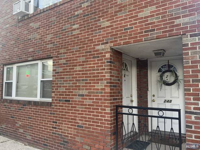 Cliffside Park, NJ 07010,248 Palisade Avenue #2