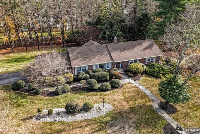 Upper Saddle River, NJ 07458,16 Rowantree Drive