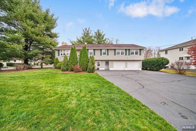 Waldwick, NJ 07463,33 Smith Street