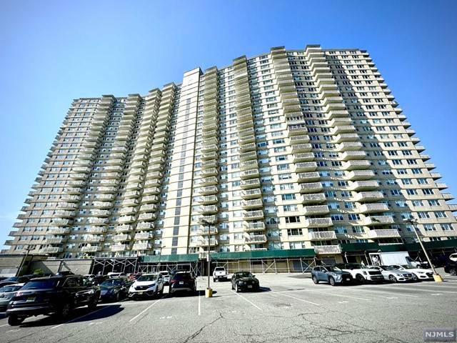 Fort Lee, NJ 07024,555 North Avenue #22D