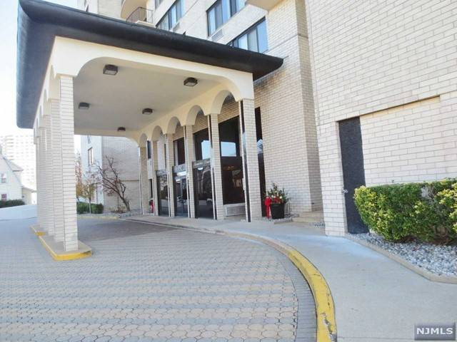 Fort Lee, NJ 07024,1590 Anderson Avenue #16E