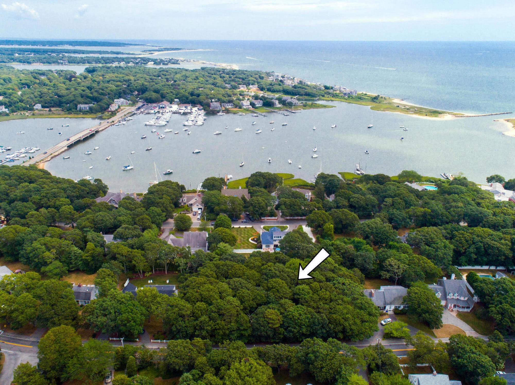 Falmouth, MA 02536,313 Menauhant RD