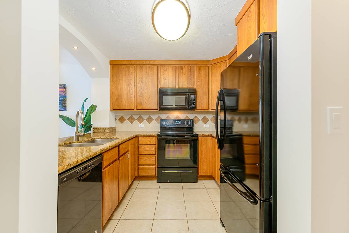 Kailua-Kona, HI 96740,75-6106 ALII DR #305