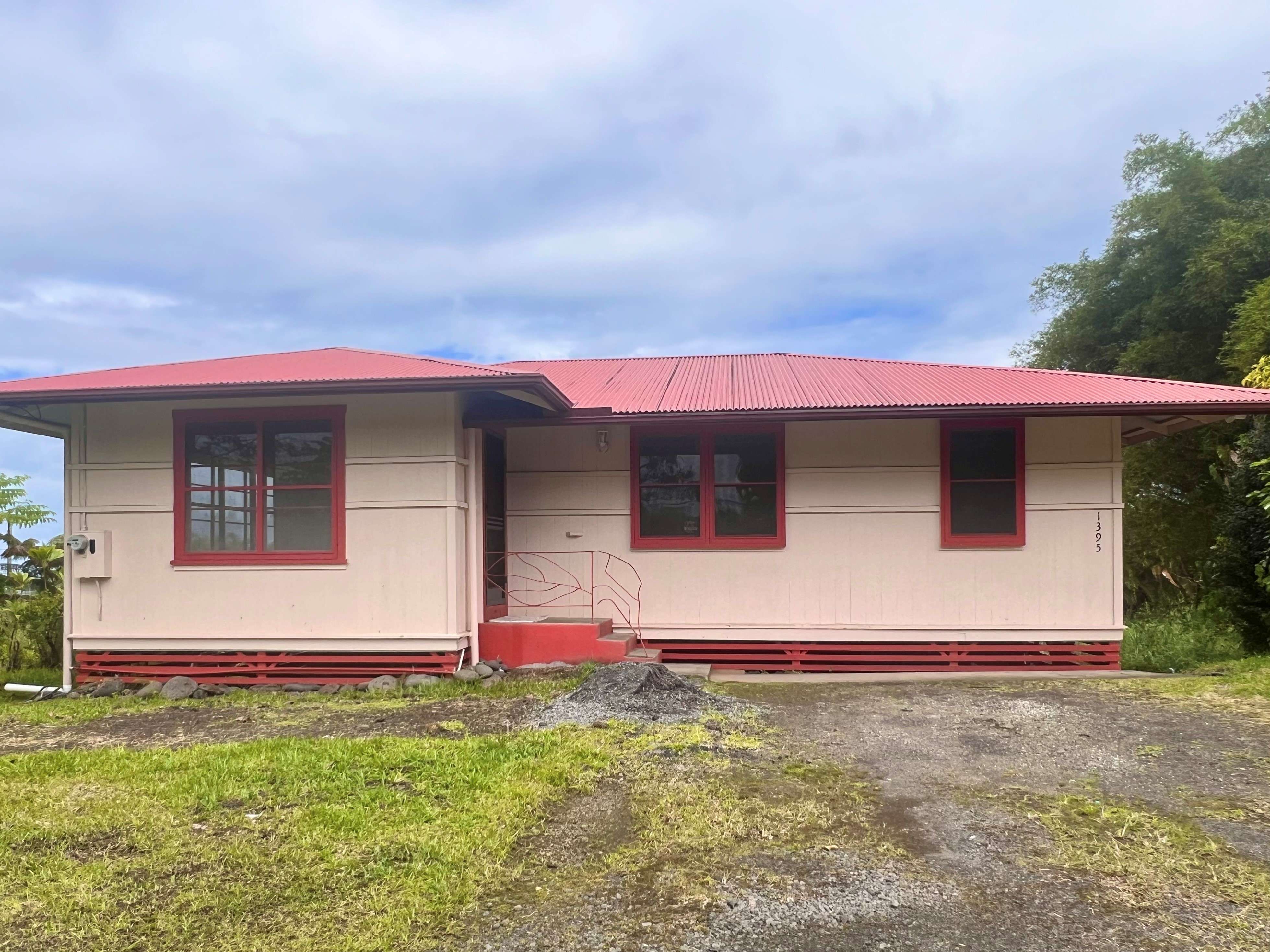 Hilo, HI 96720,1395 AINAOLA DR