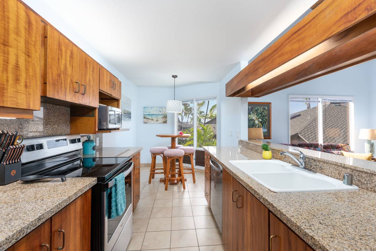 Kailua-Kona, HI 96740,78-261 MANUKAI ST #2105