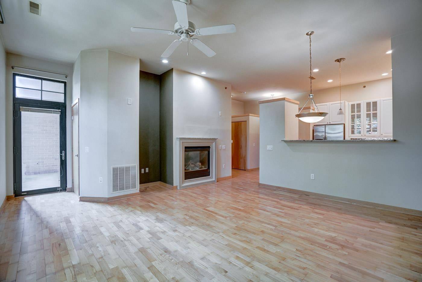 Madison, WI 53703,530 W Doty St #102