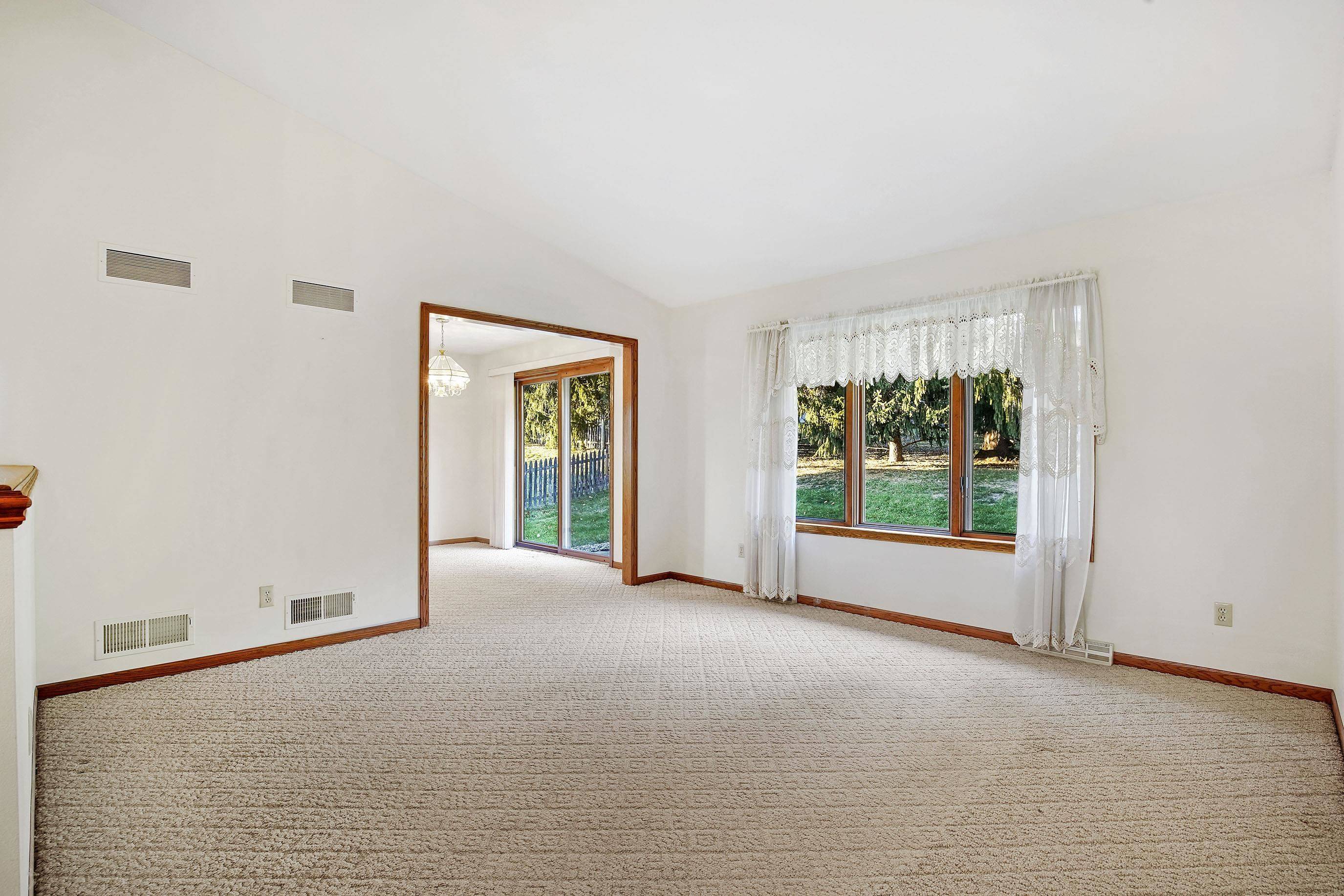 Mcfarland, WI 53558,5906 SMITH RIDGE RD