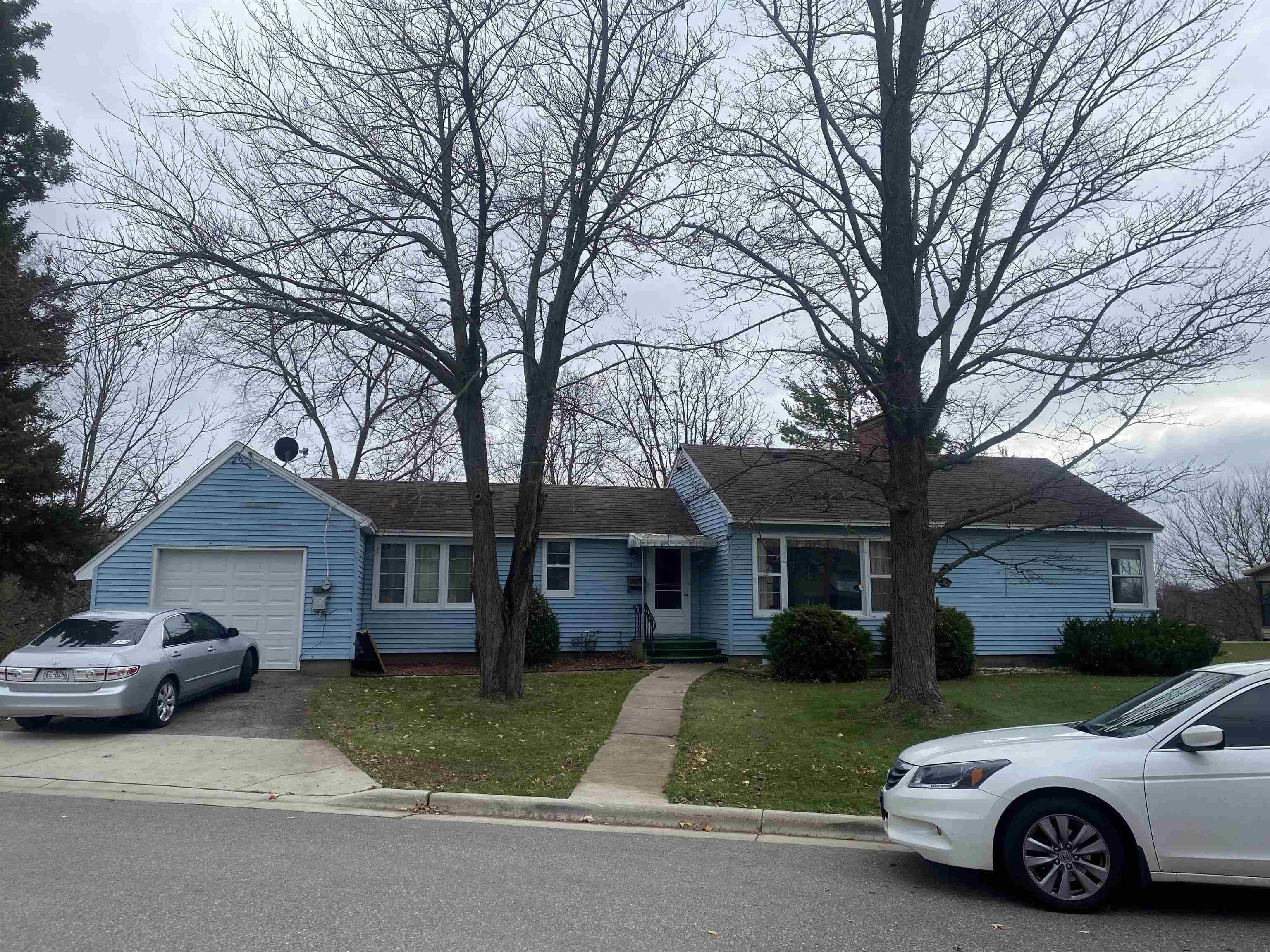 Lodi, WI 53555-0000,221 Summit St