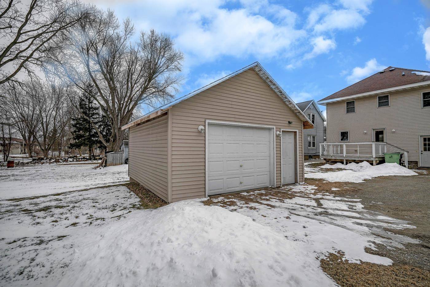 Beaver Dam, WI 53916,713 S Spring St