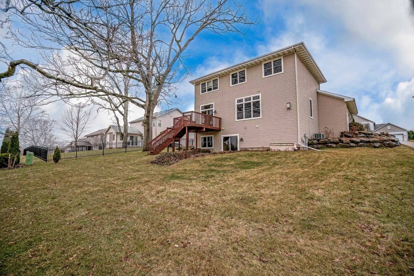 Verona, WI 53593,9901 TALONS WAY