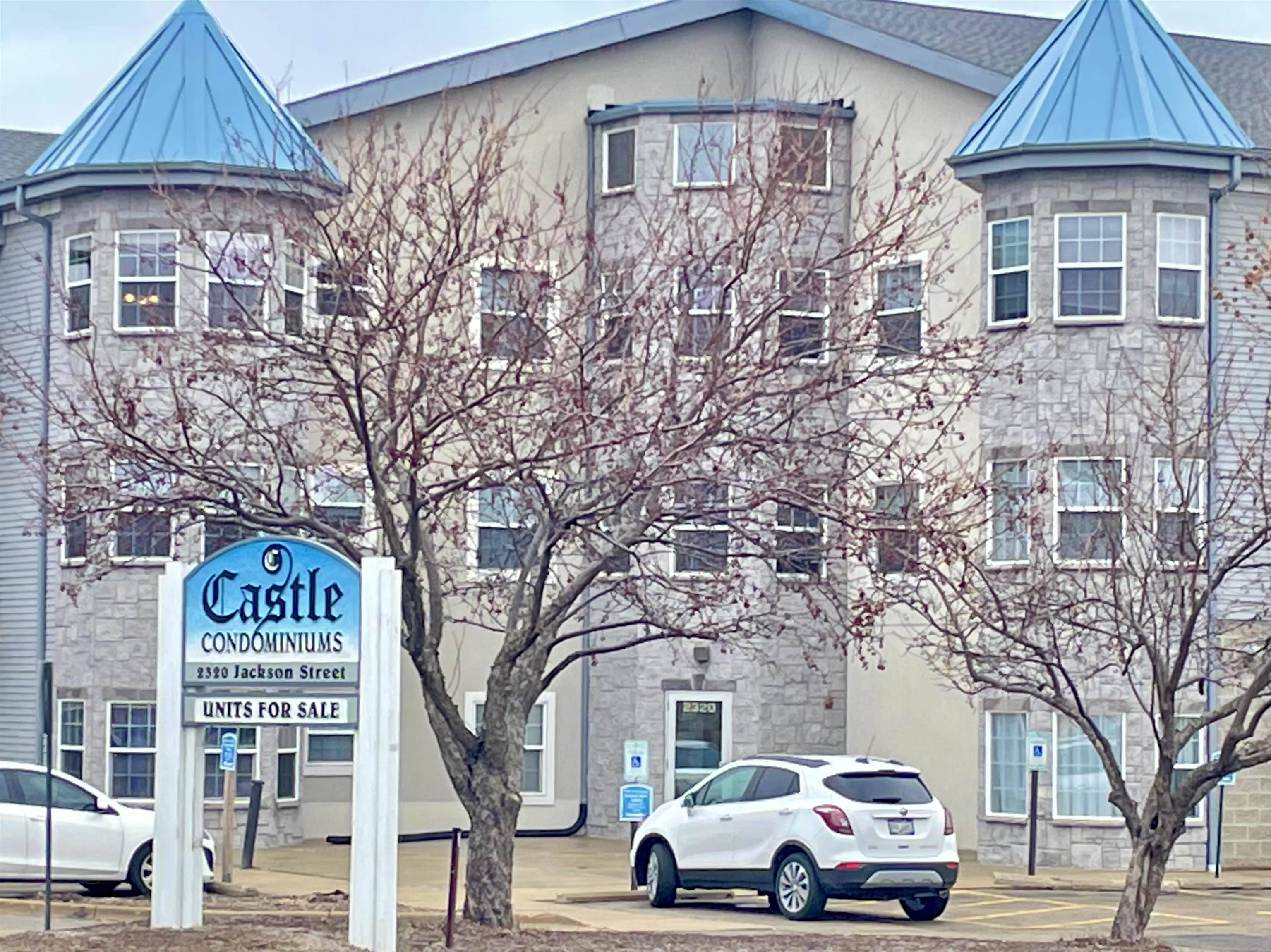 Stoughton, WI 53589,2320 Jackson St #303