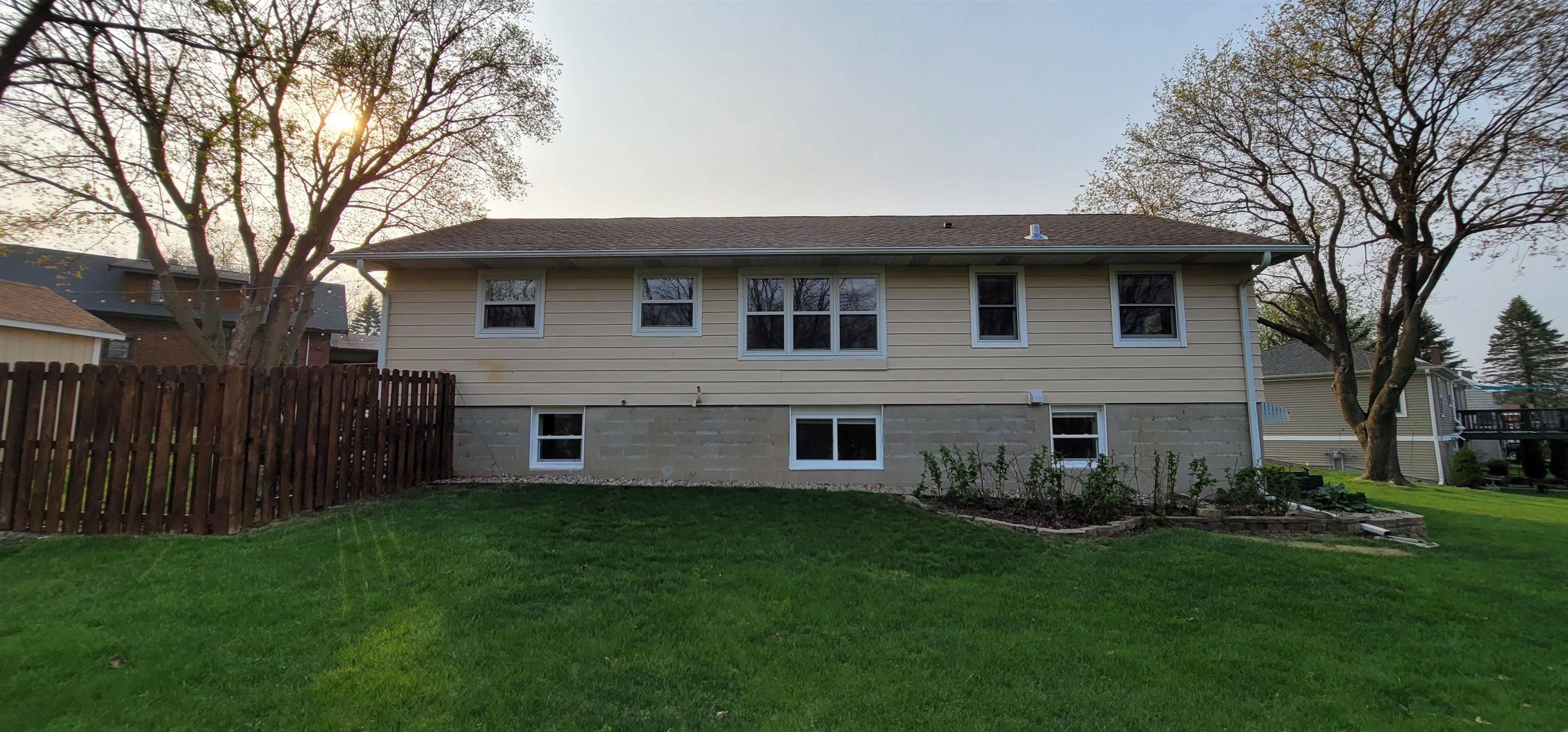 Mount Horeb, WI 53572-2061,99 N 9th St