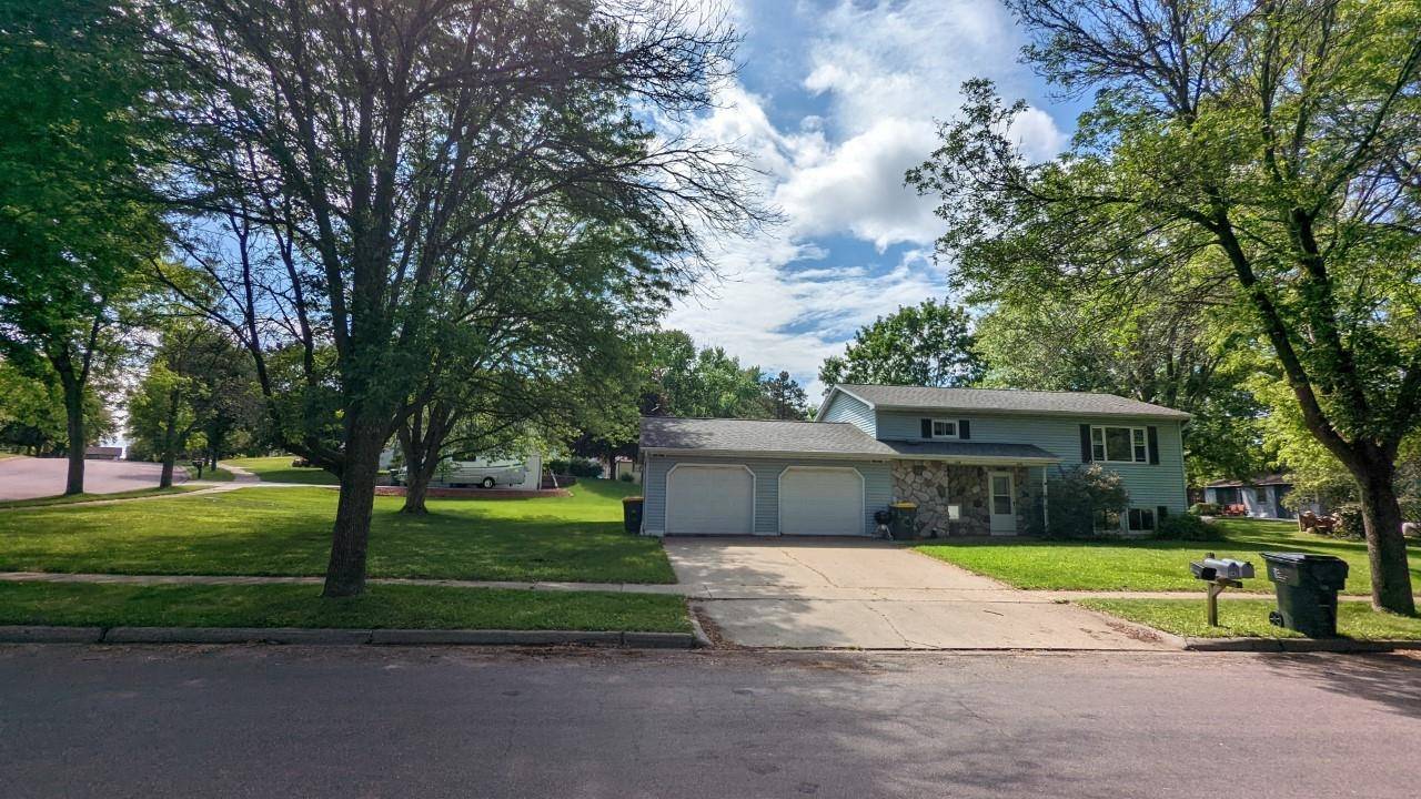 Reedsburg, WI 53959,1476/1478 Hemlock Dr