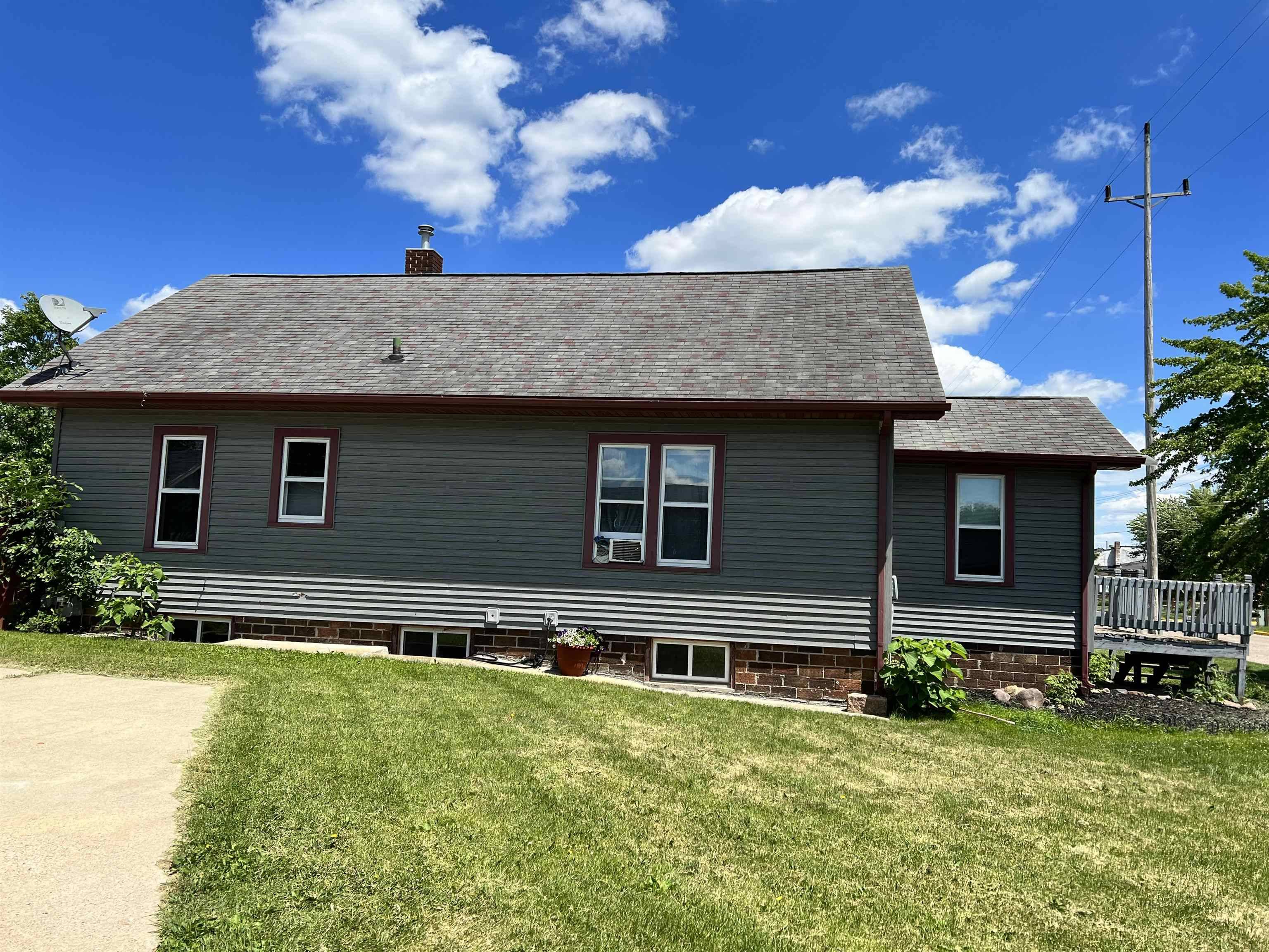 New Lisbon, WI 53950,214 W River St