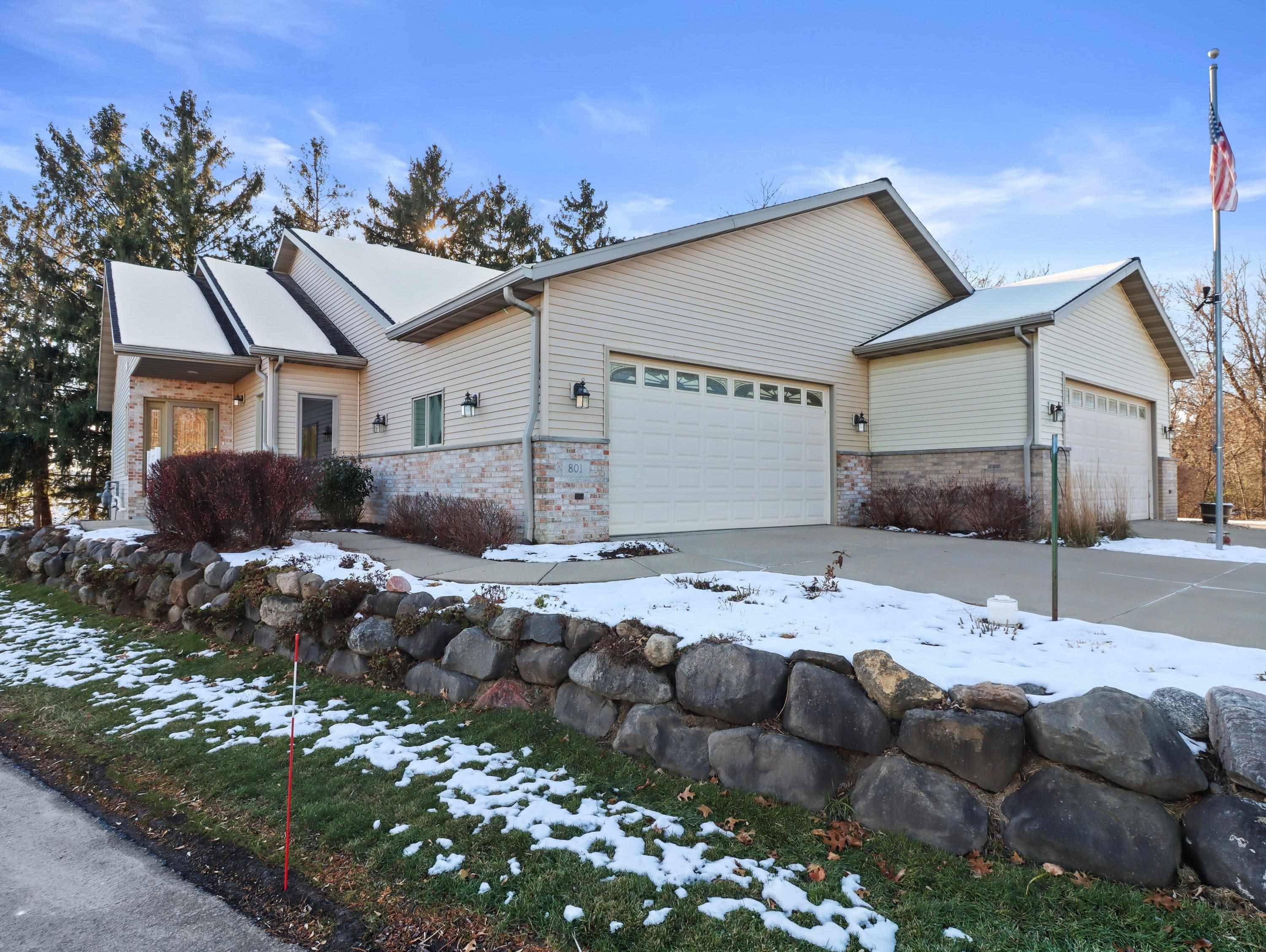 Verona, WI 53593,801 Mark Dr #1