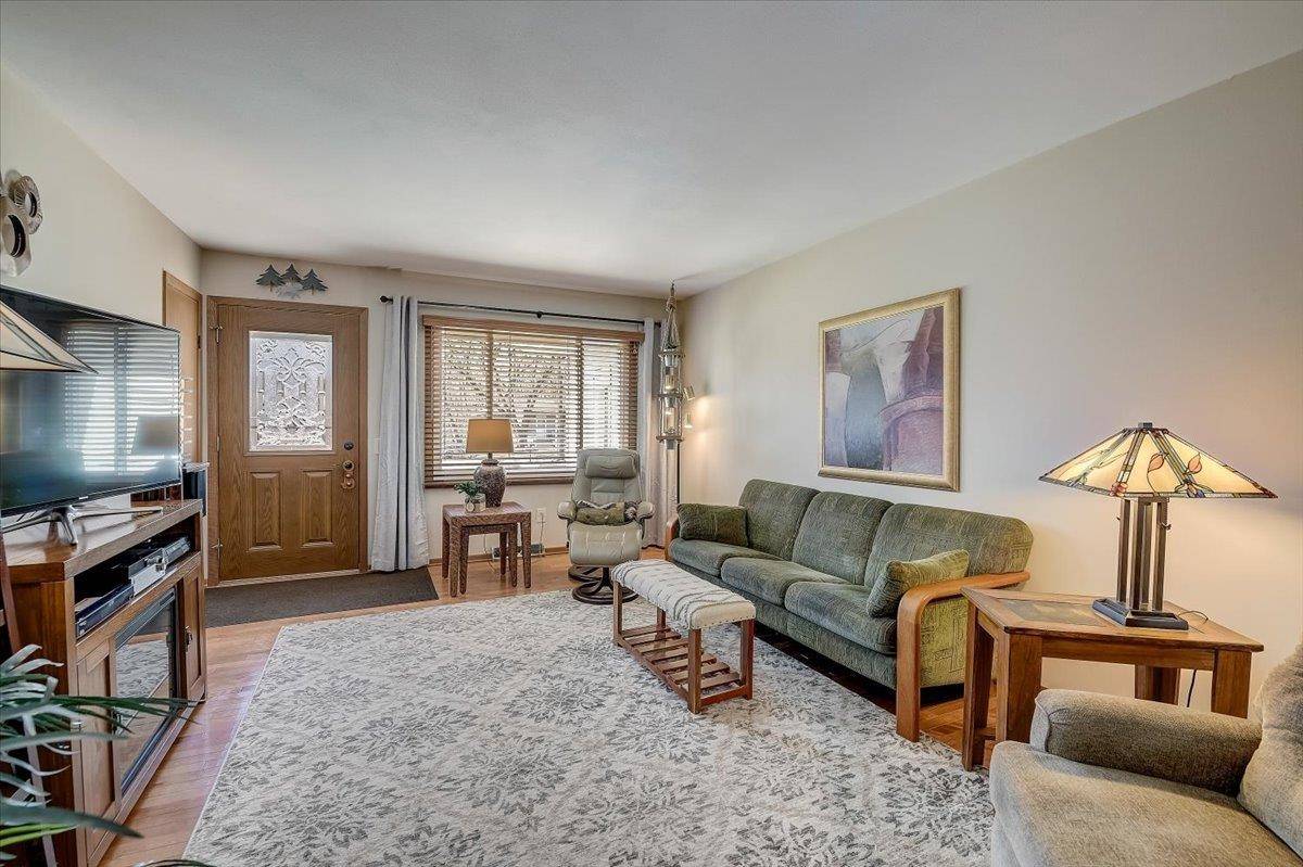 Middleton, WI 53562,6718 Spring Grove Ct