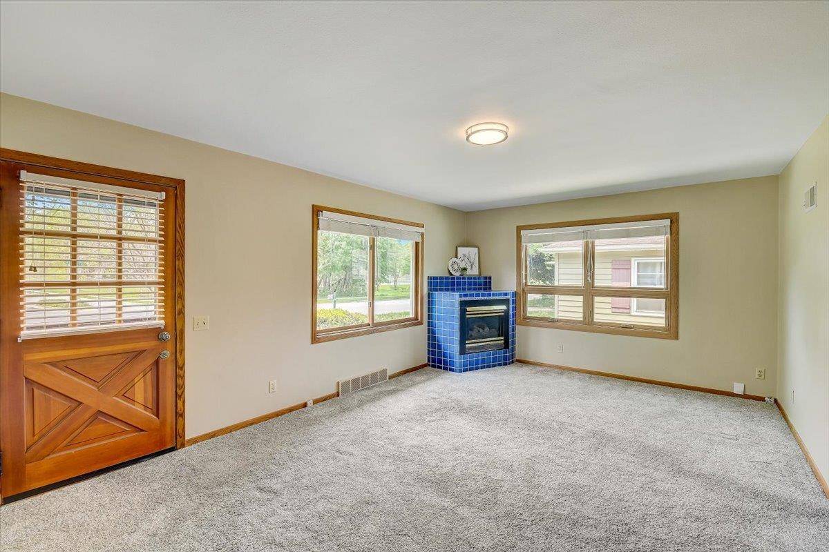 Madison, WI 53705,305 N Rosa Rd