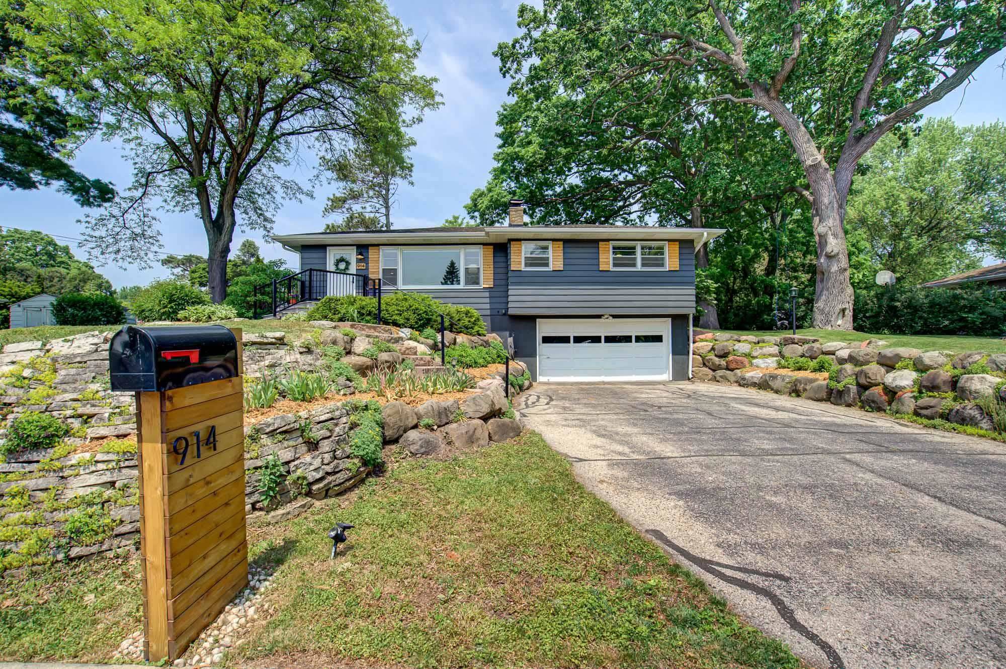 Monona, WI 53716,914 Birch Haven Circle