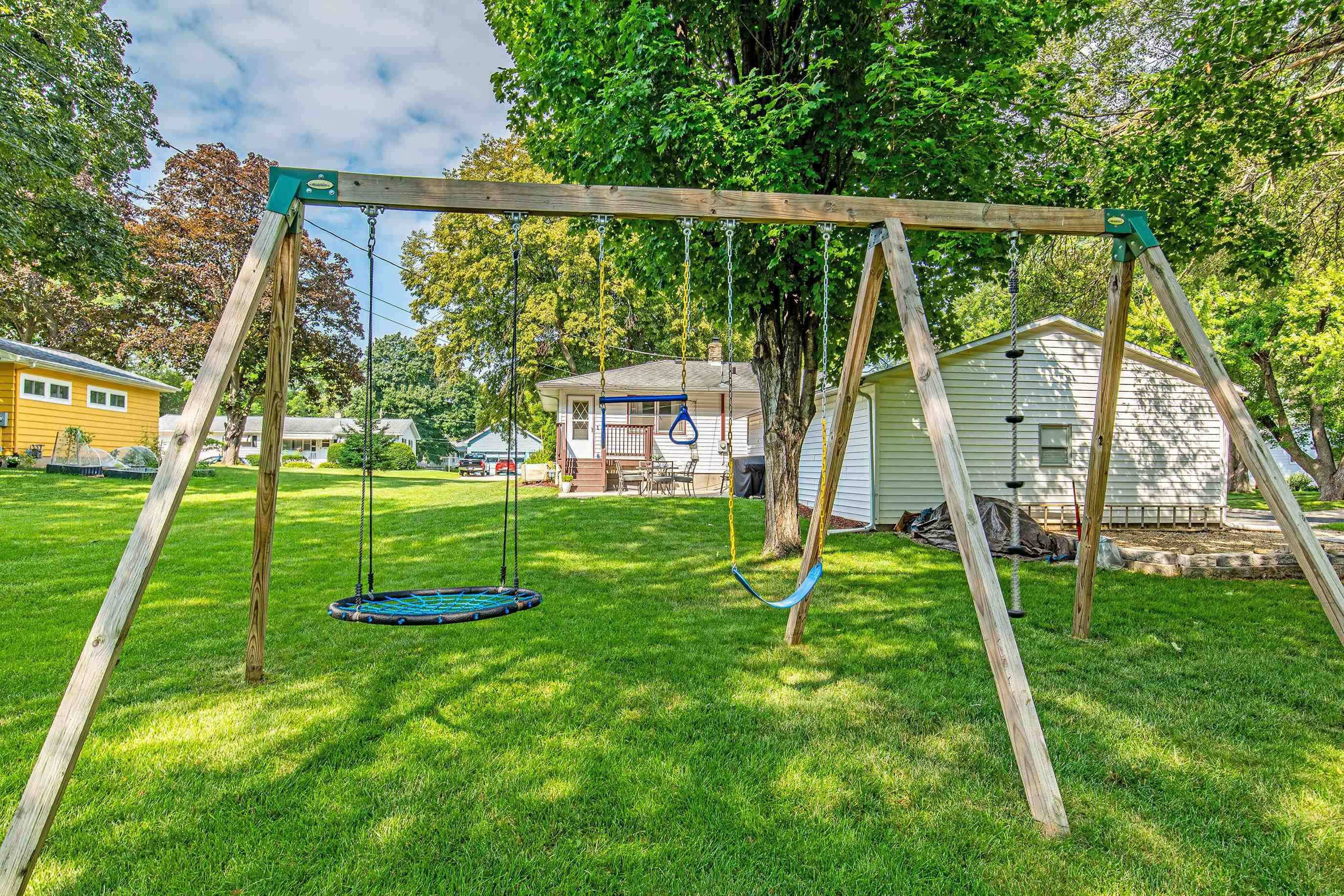 Stoughton, WI 53589,635 N MONROE Street