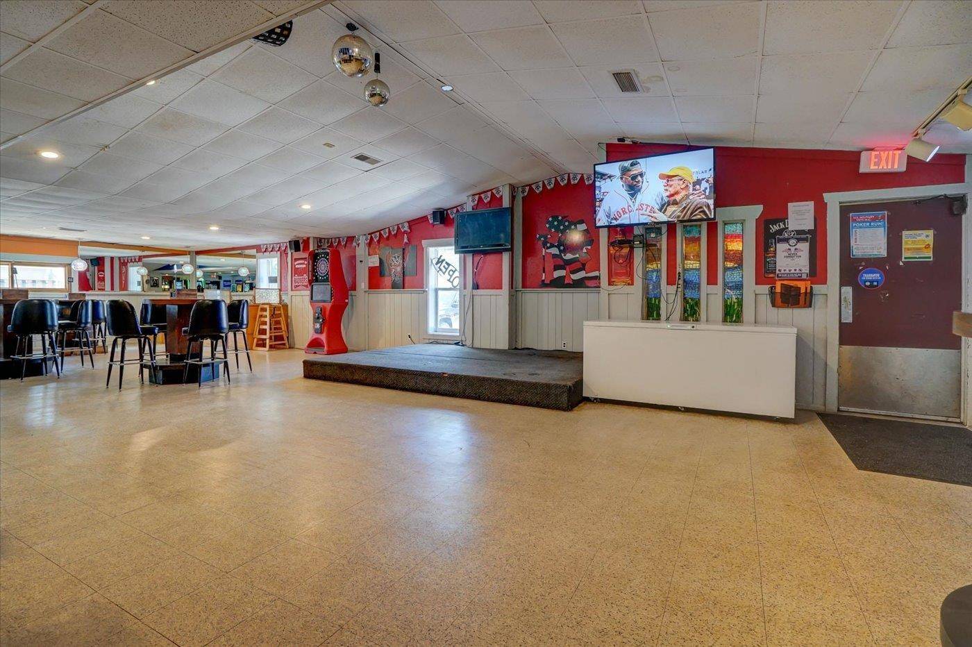 Poynette, WI 53955,532 N Highway 51