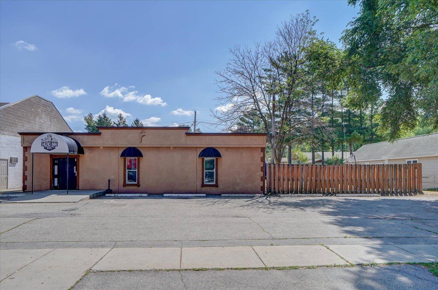 Poynette, WI 53955,532 N Highway 51