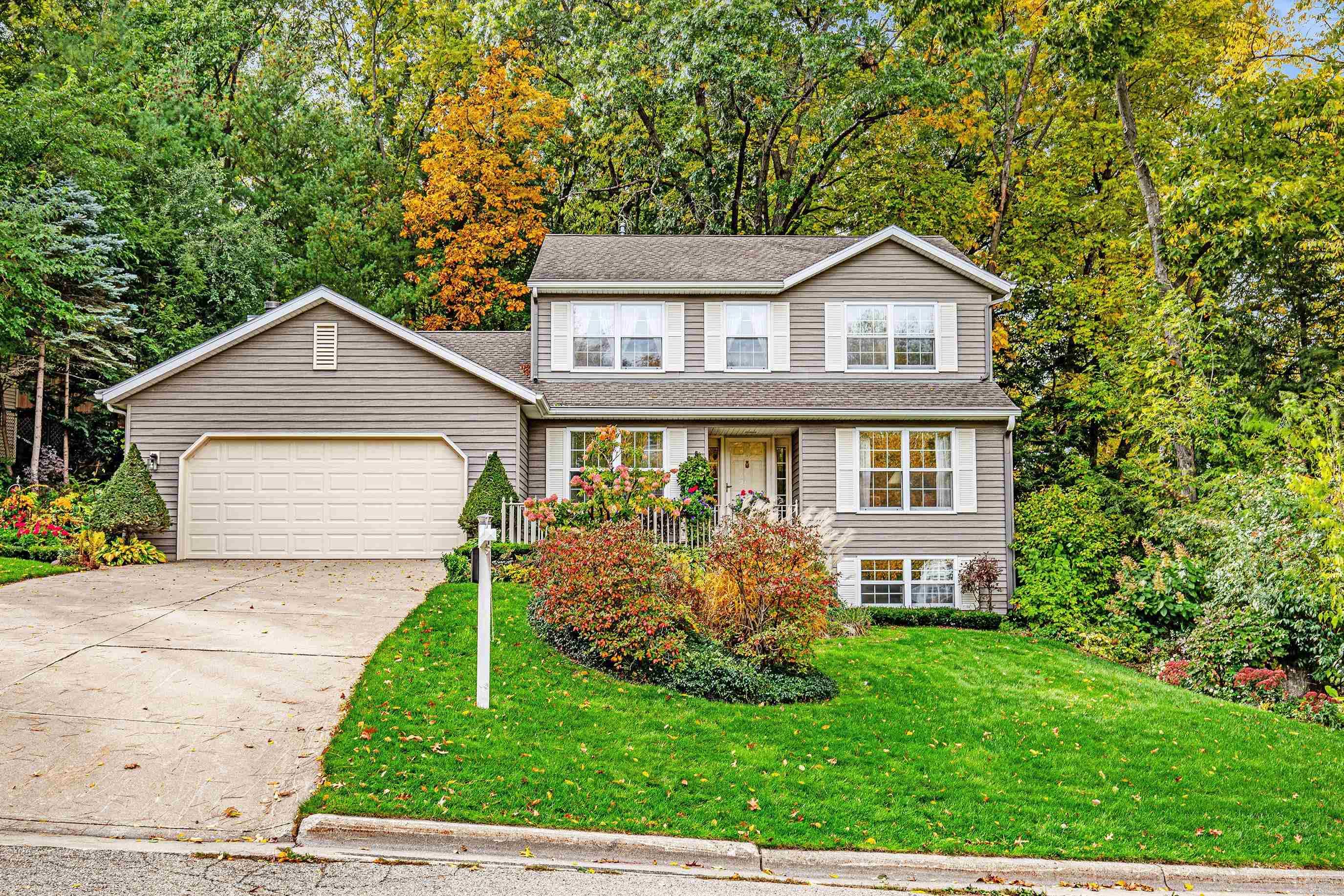 Mcfarland, WI 53558,6108 RIVERCREST Drive